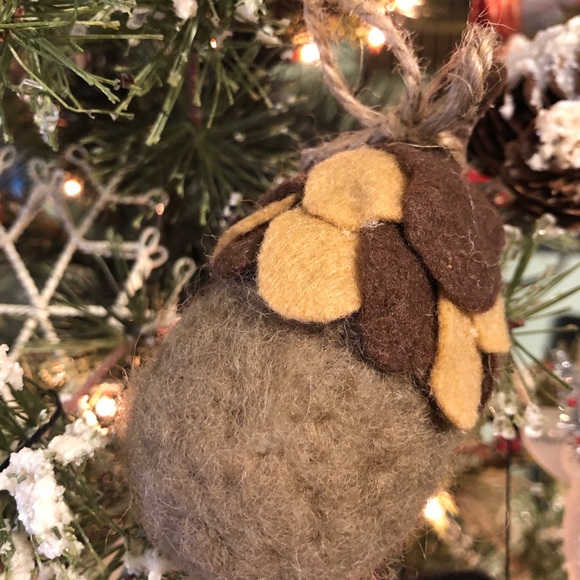Handmade Needle Felted fall harvest acorn ornament - Picture 5 of 6